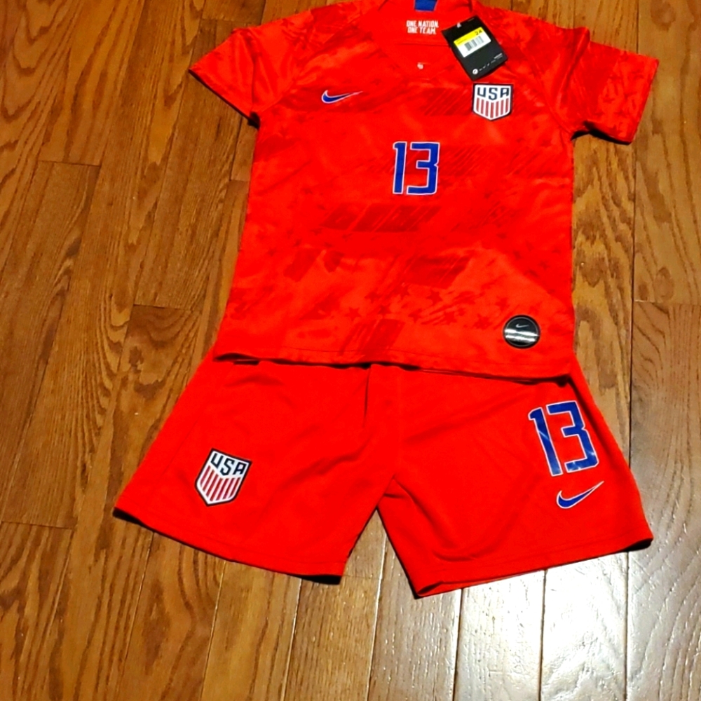 NWT: NIKE TEAM 🇺🇸 ⚽️ SHORT SET (BIG BOYS)